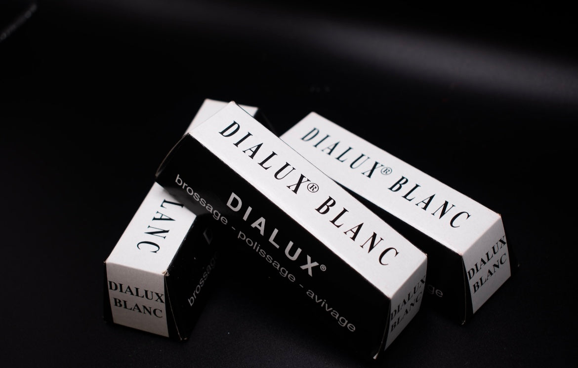 Dialux white.Handy paste bar (100x30x15mm),Good adhesion to polishing mops and polishing rings,Use with soft, white polishing mops or polishing rings